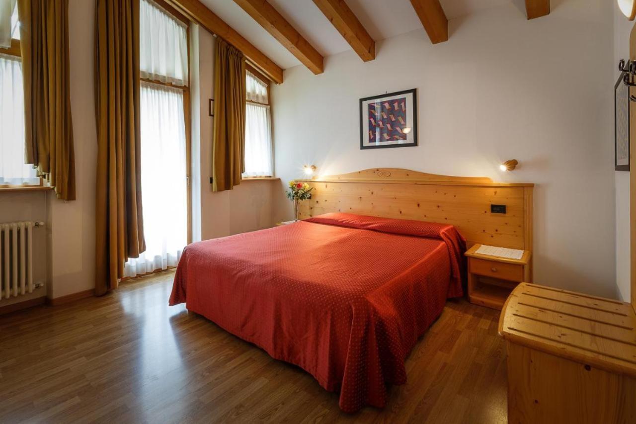 Hotel La Locanda ピンツォーロ エクステリア 写真