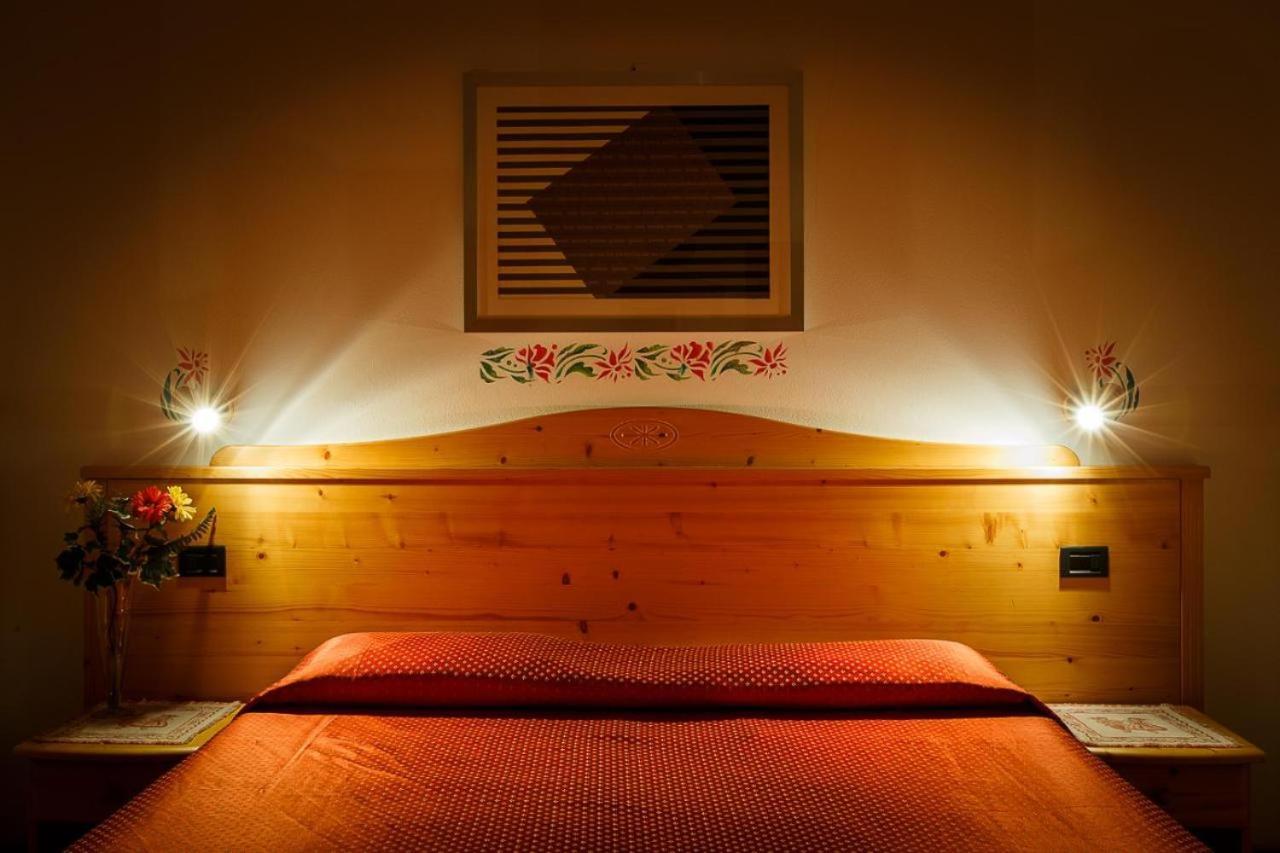 Hotel La Locanda ピンツォーロ エクステリア 写真
