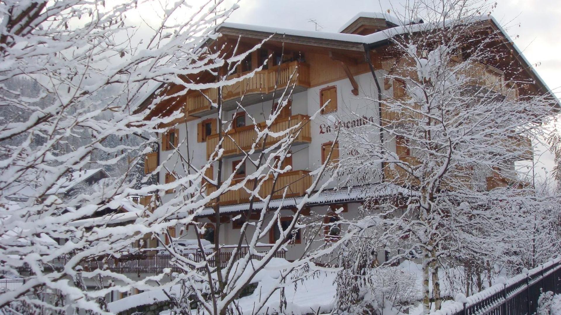 Hotel La Locanda ピンツォーロ エクステリア 写真