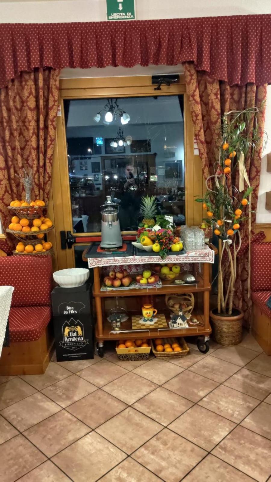 Hotel La Locanda ピンツォーロ エクステリア 写真