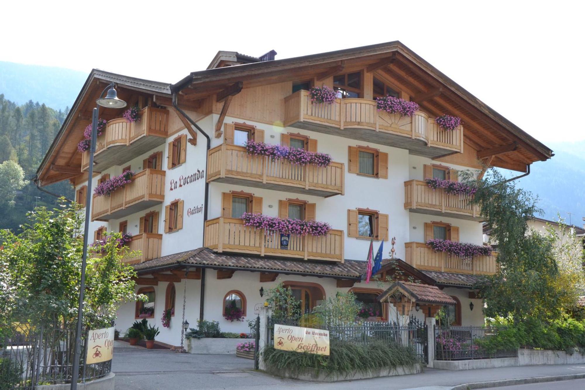 Hotel La Locanda ピンツォーロ エクステリア 写真